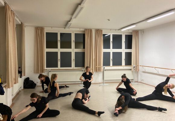 Moderner Tanz / Contemporary Dance für Erwachsene ab 18 Jahren